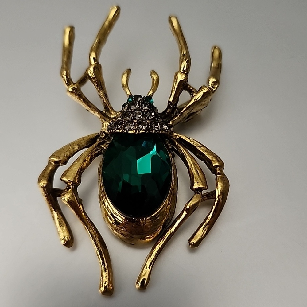 SPIDER Brooch Simulated Emeralds